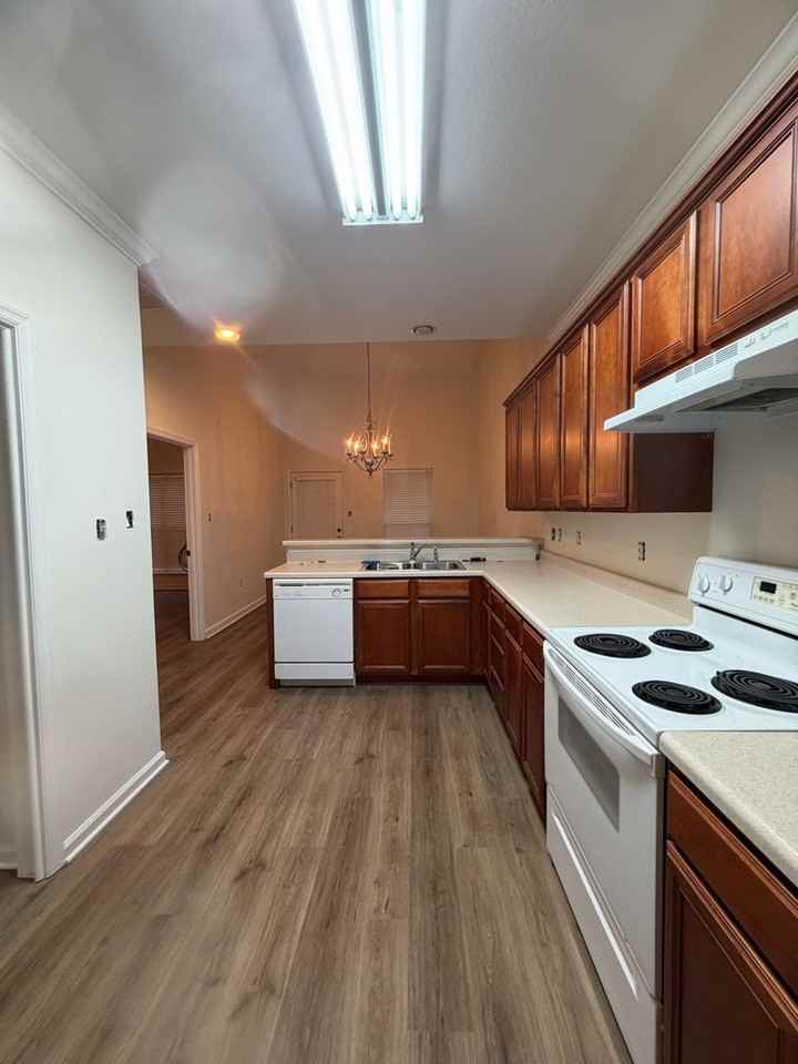 10737 Carpenter Run Ln - Photo 3 of 32