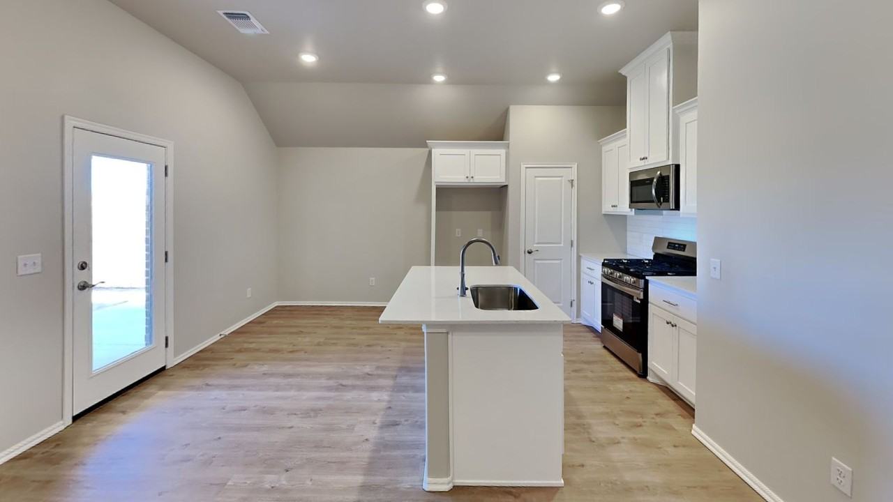9021 Nw 127th St - Photo 5 of 17