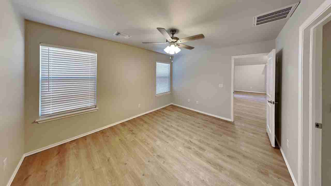 9021 Nw 127th St - Photo 7 of 17