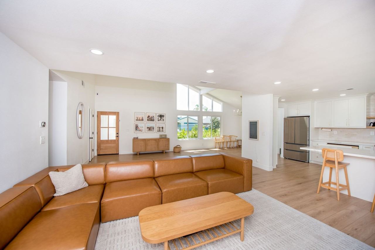9891 Hot Springs Dr - Photo 4 of 36