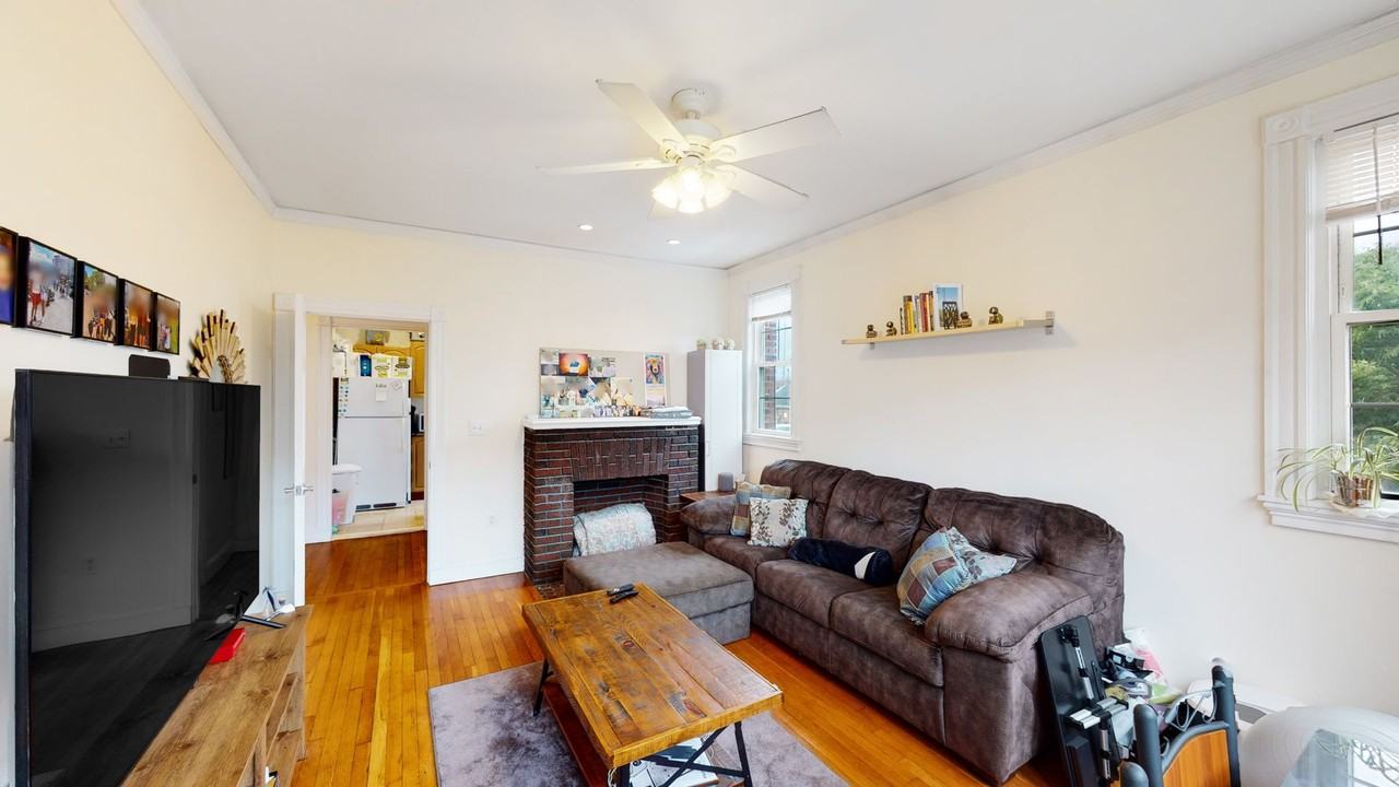 23 Glenville Ave - Photo 4 of 13