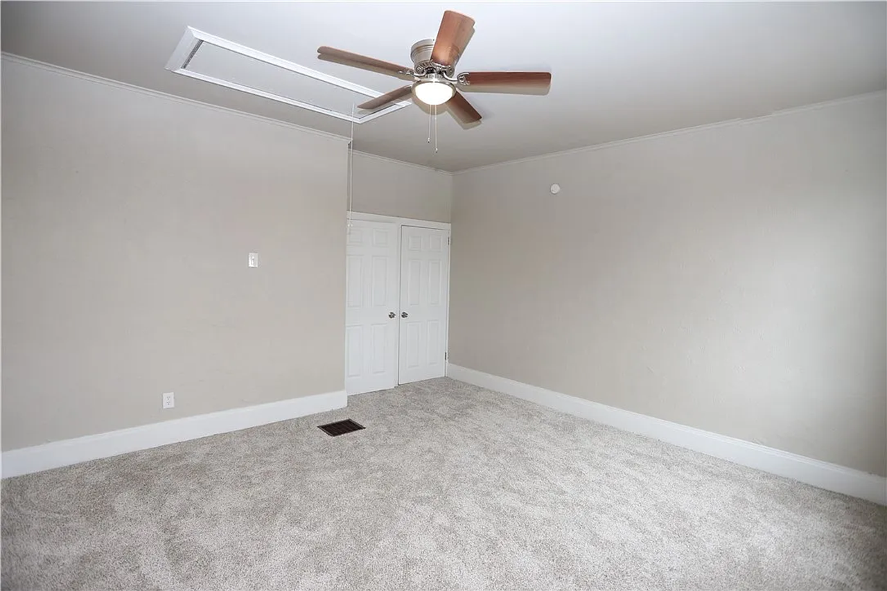 305 Chestnut St - Photo 2 of 20