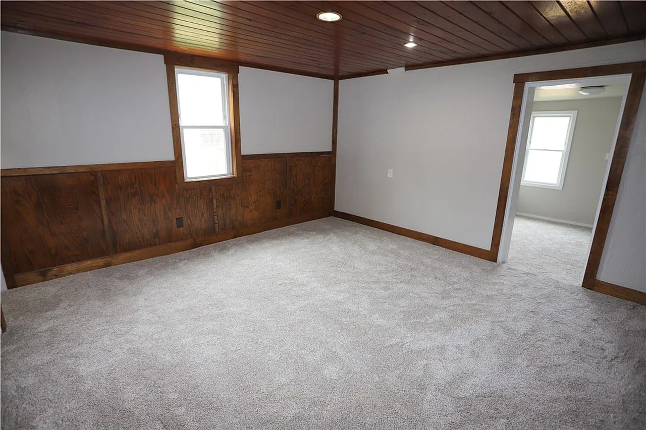 305 Chestnut St - Photo 3 of 20