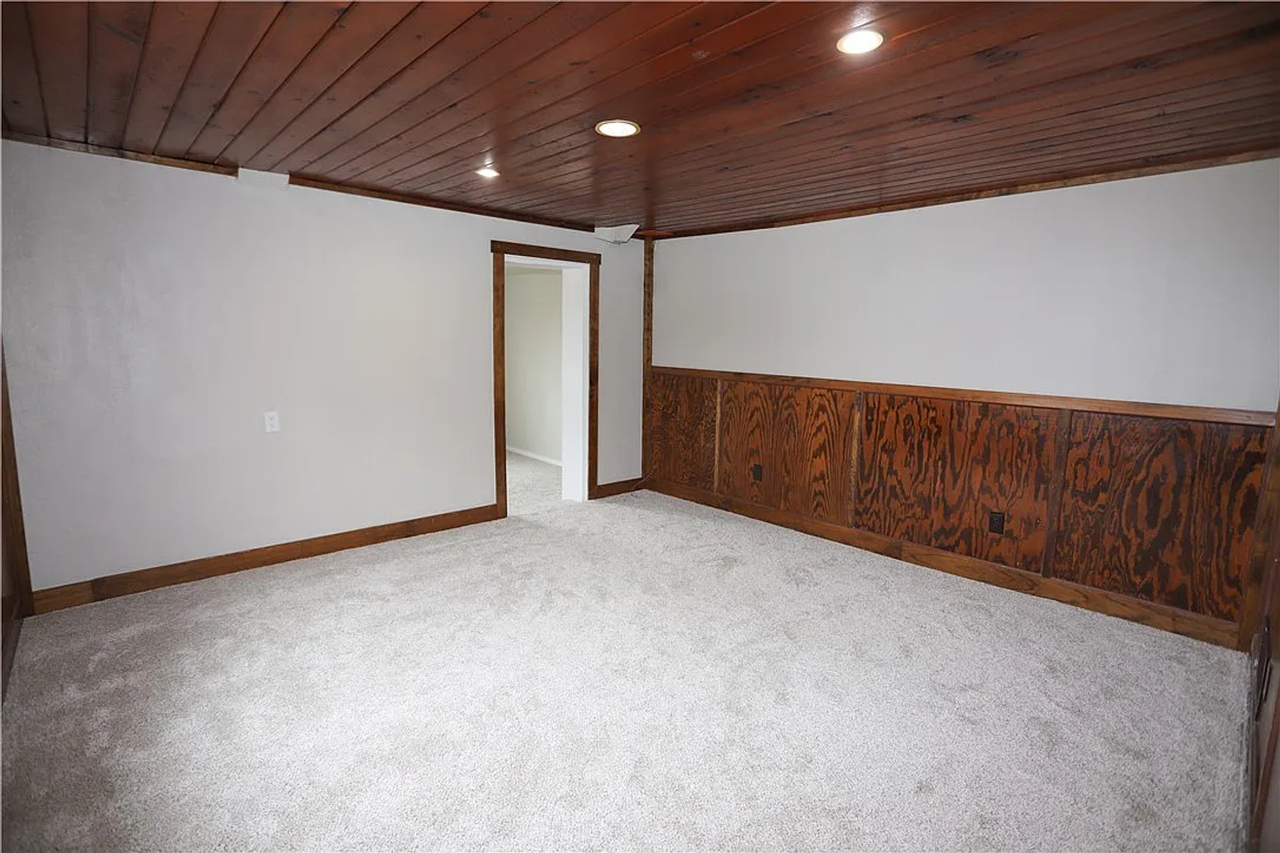 305 Chestnut St - Photo 5 of 20