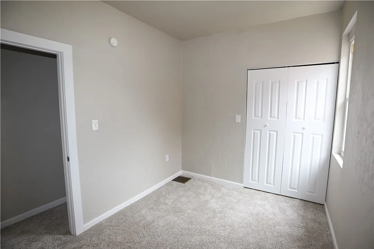 305 Chestnut St - Photo 7 of 20