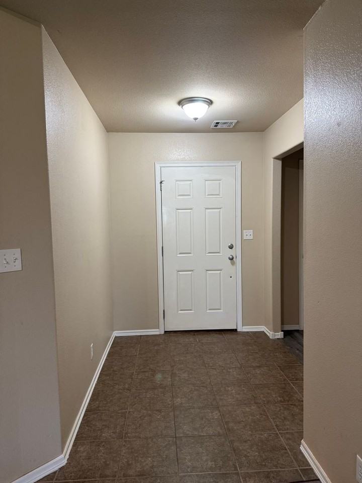 10716 N 147th East Ave - Photo 2 of 28