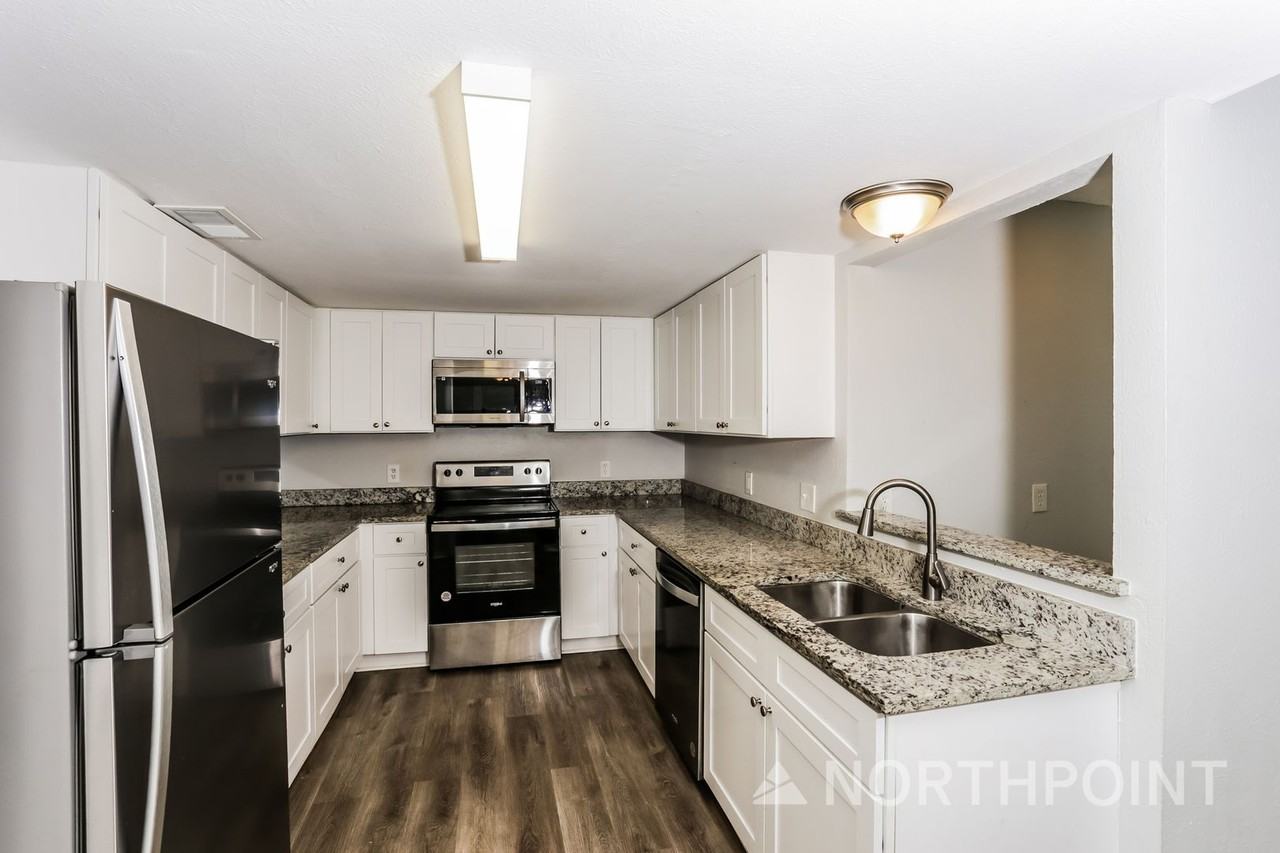 422 Ash Ln - Photo 5 of 16