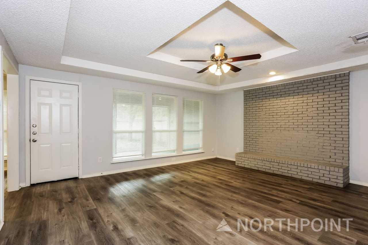 422 Ash Ln - Photo 2 of 16