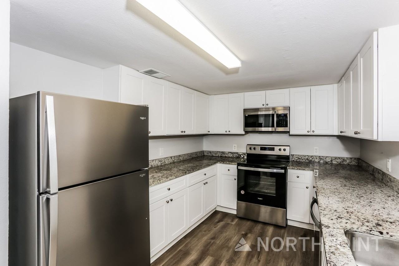 422 Ash Ln - Photo 6 of 16