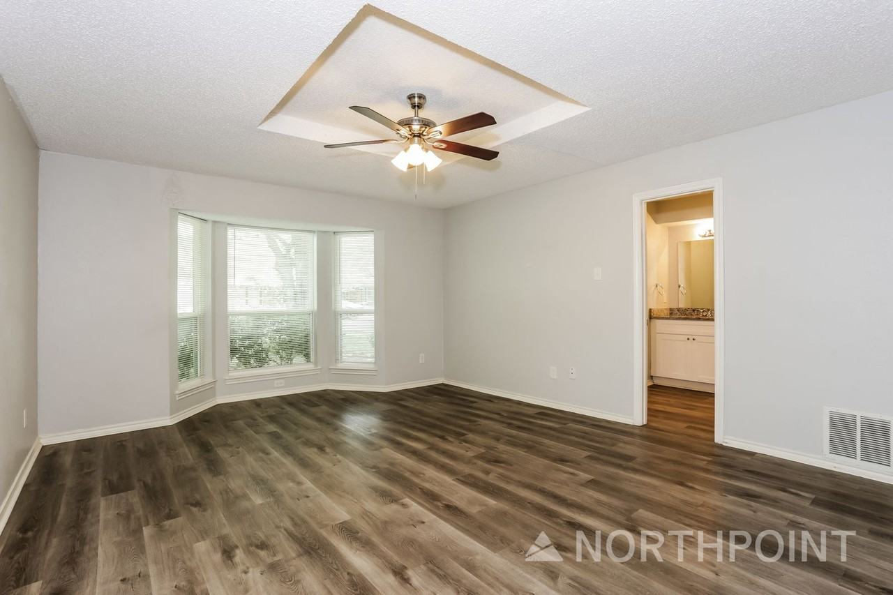 422 Ash Ln - Photo 7 of 16