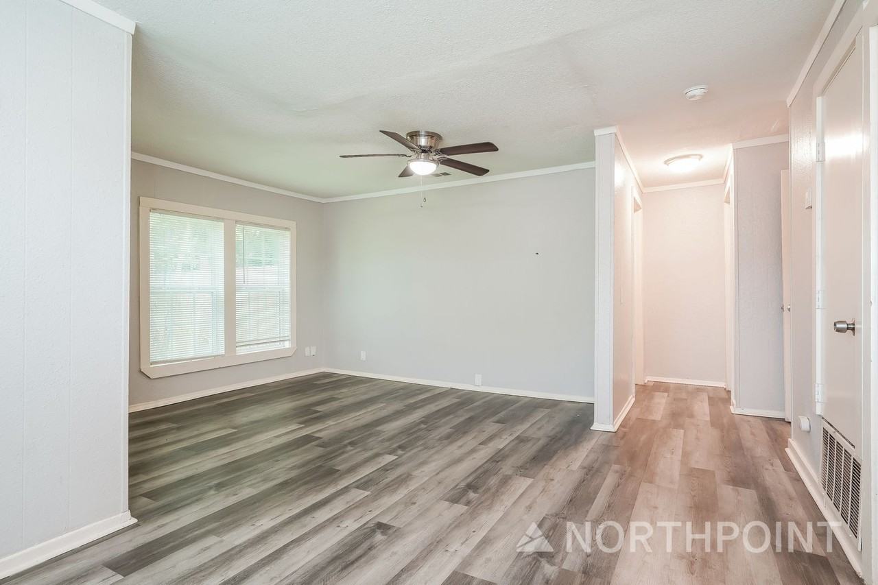 1211 Country Club Rd - Photo 3 of 17