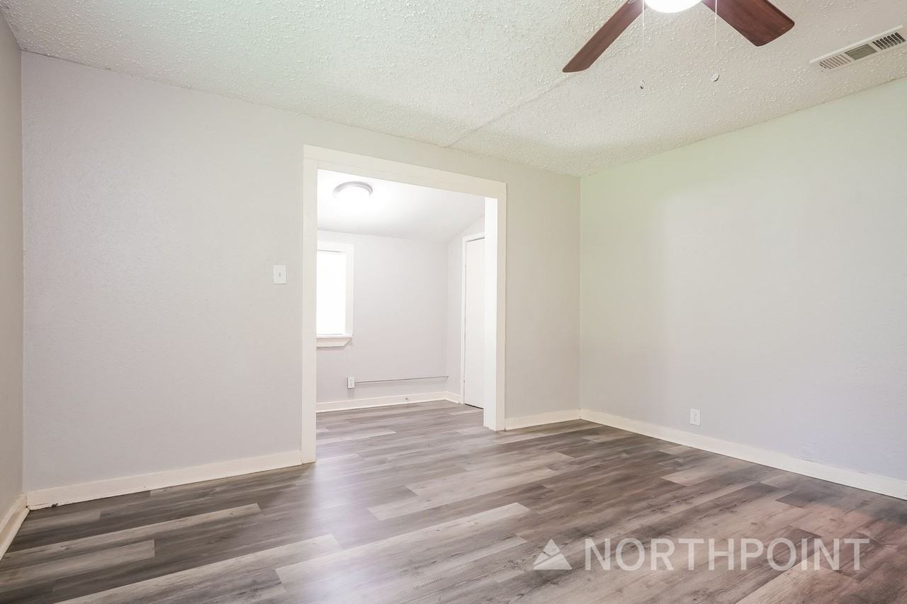 1211 Country Club Rd - Photo 4 of 17