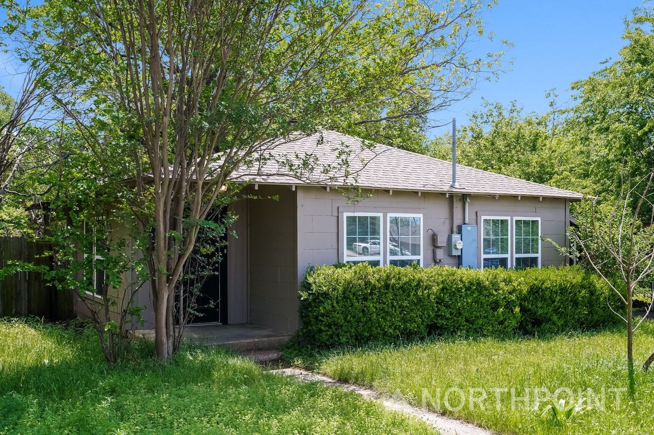 1211 Country Club Rd - Photo 5 of 17