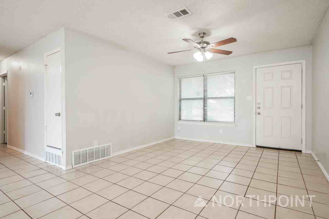 803 Lisa Ln - Photo 4 of 16