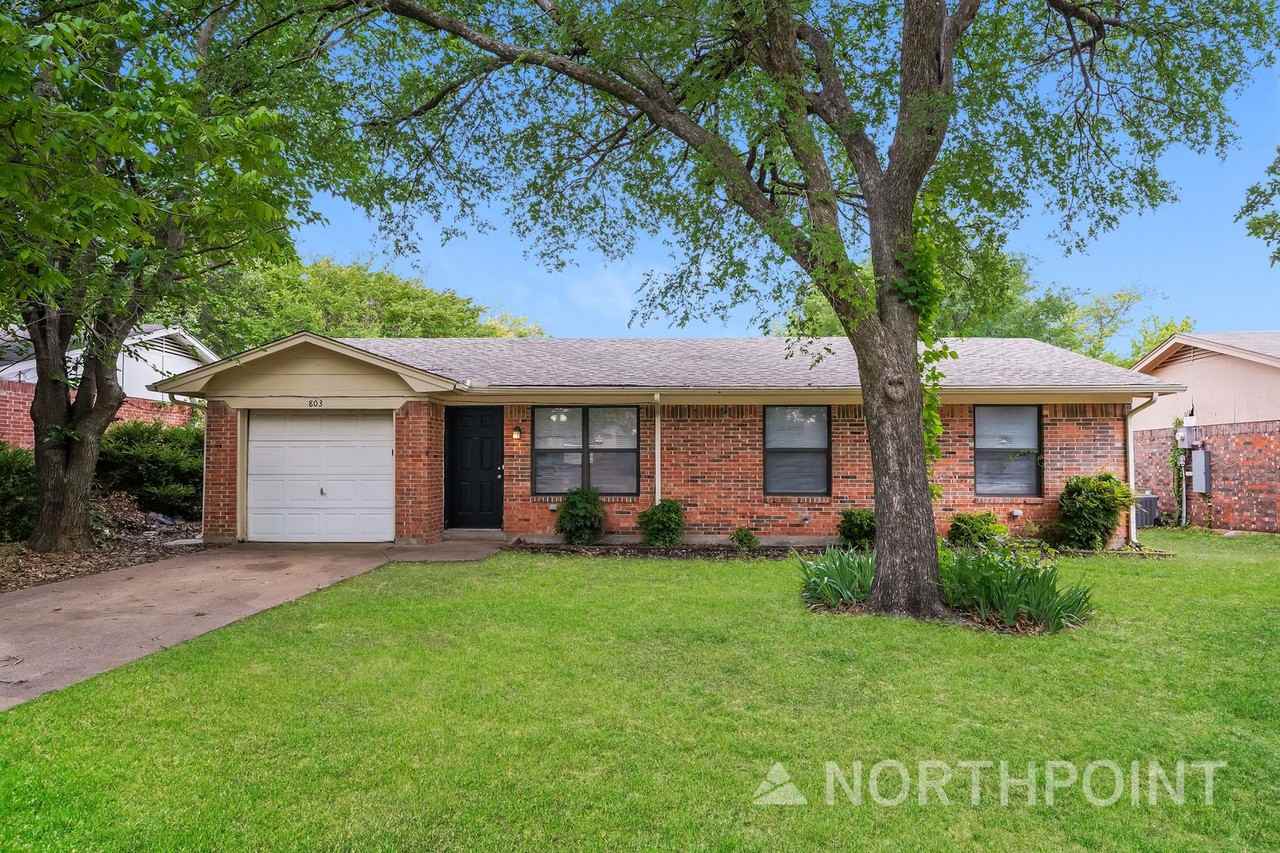 803 Lisa Ln