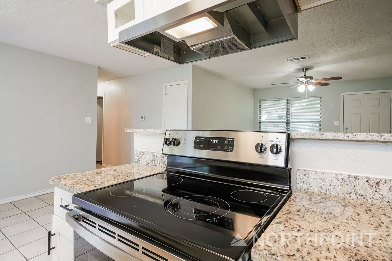 803 Lisa Ln - Photo 5 of 16