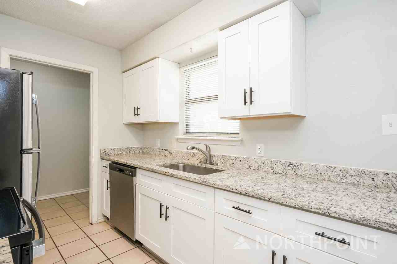 803 Lisa Ln - Photo 7 of 16