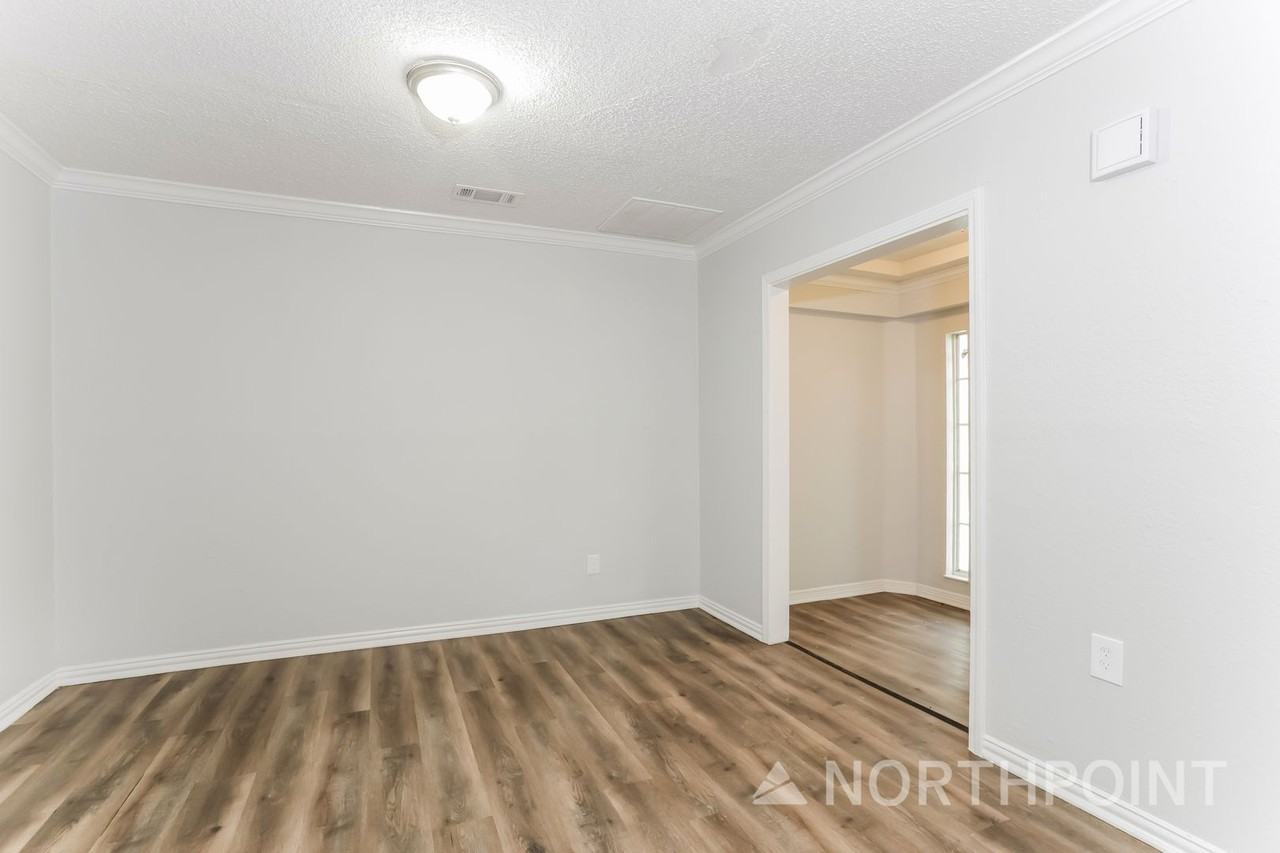 5724 Rich St - Photo 4 of 16