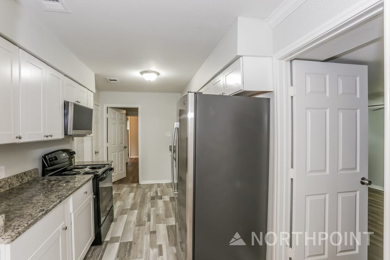 5724 Rich St - Photo 5 of 16