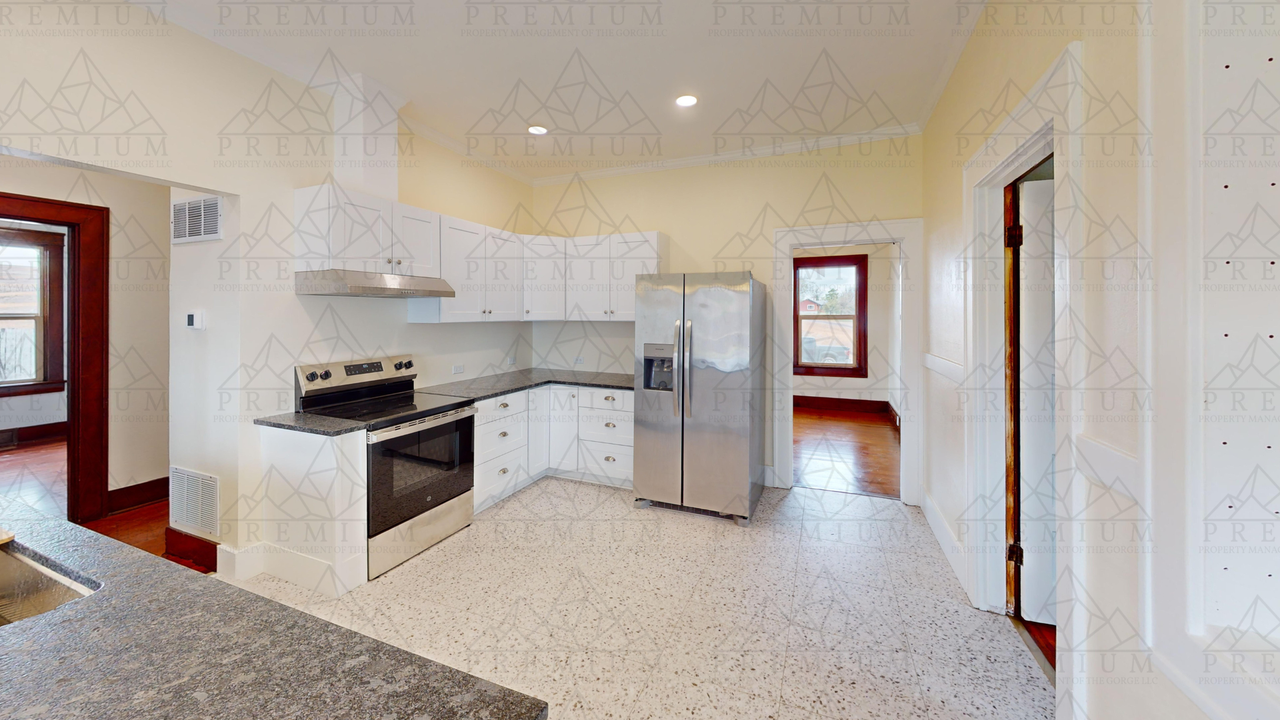 620 Pemberton St - Photo 6 of 15