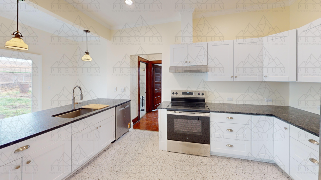 620 Pemberton St - Photo 7 of 15