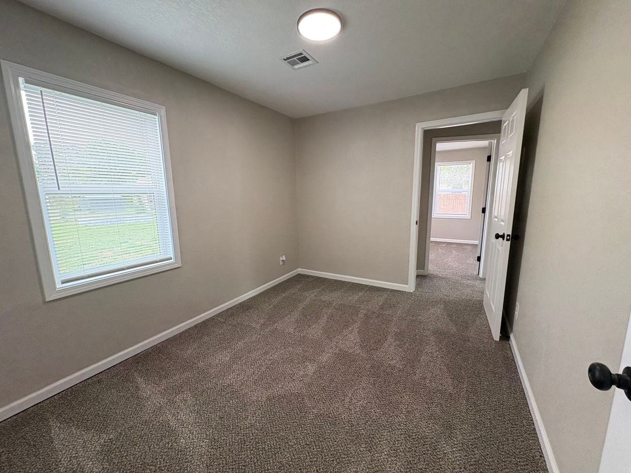 618 W 51st St S - Photo 7 of 17