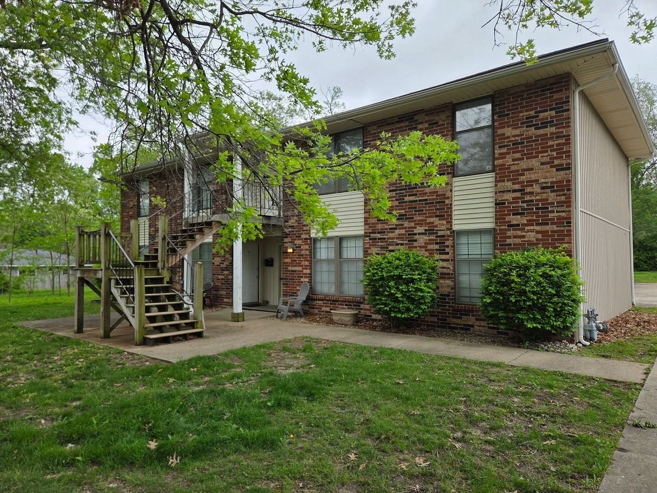 304 Ne Forest Ave #B - Photo 2 of 17