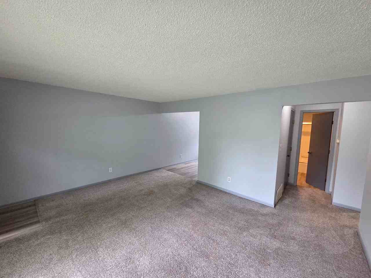 304 Ne Forest Ave #B - Photo 5 of 17