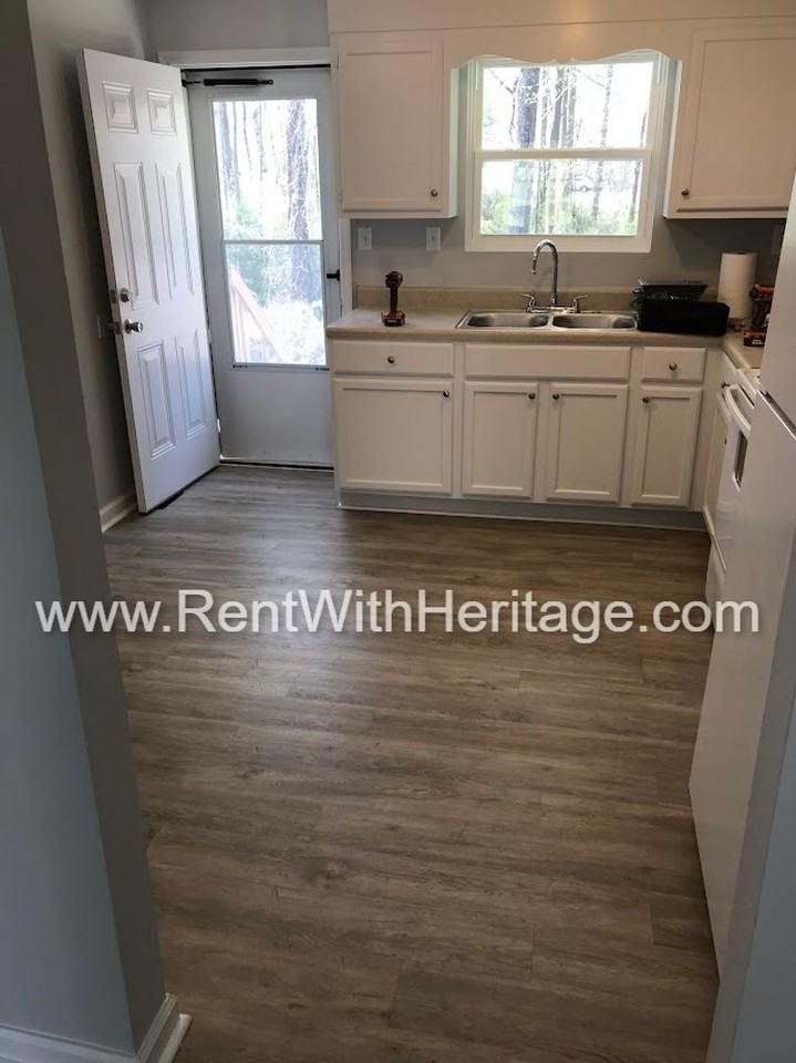 1705 Nutmeg St - Photo 5 of 21