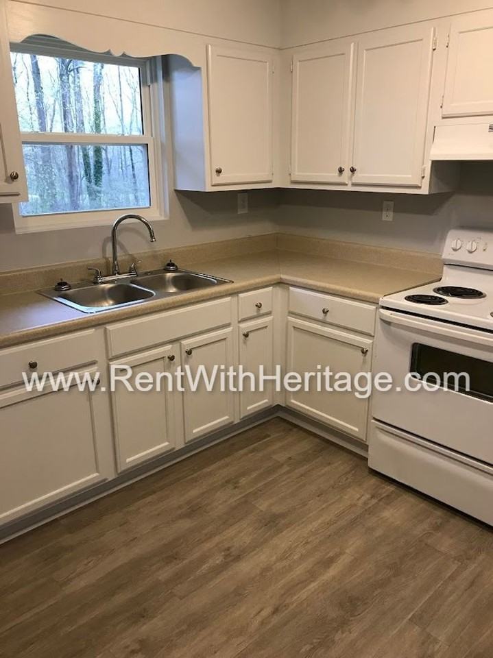 1705 Nutmeg St - Photo 6 of 21