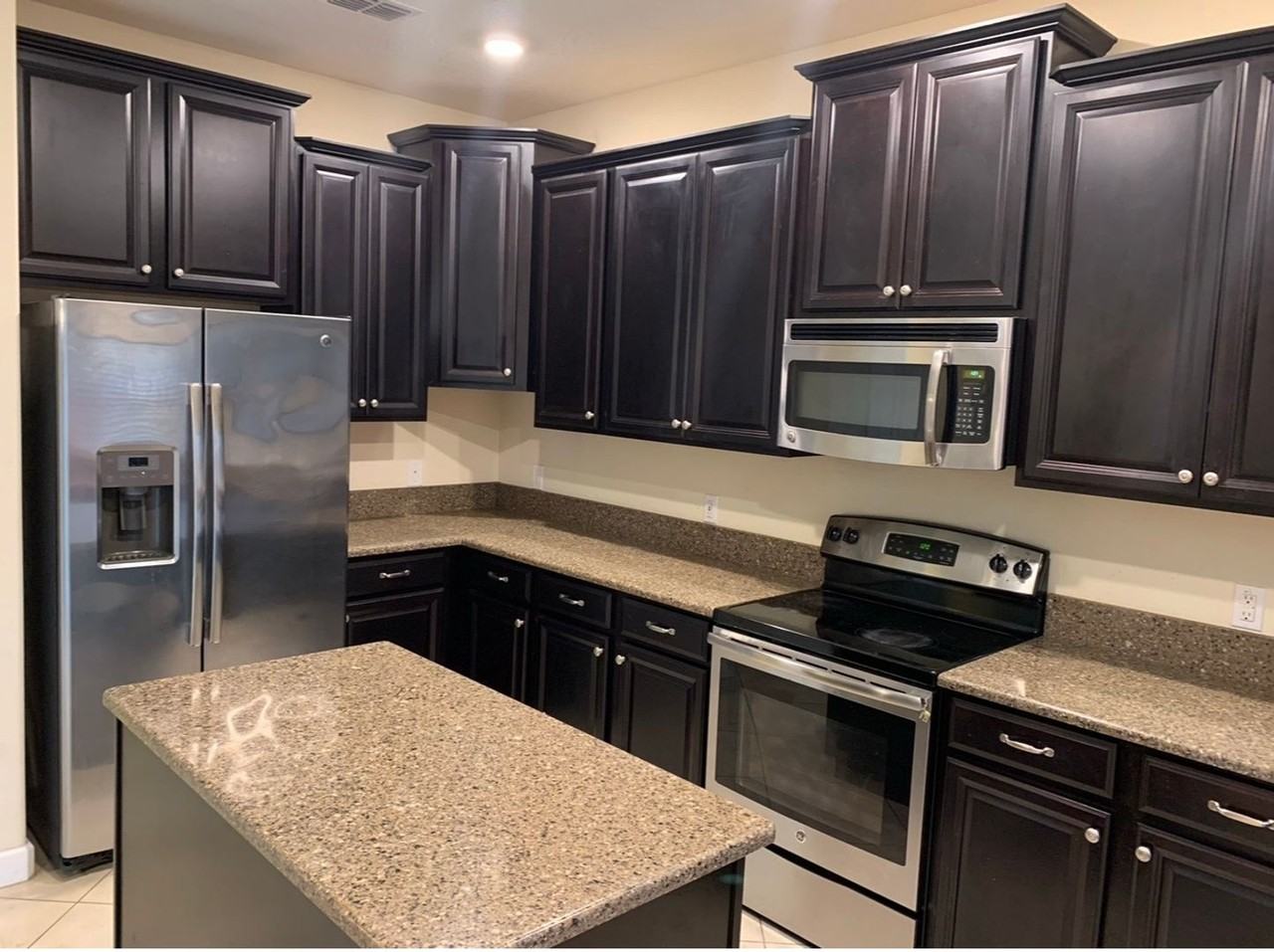 1646 Thetford Cir - Photo 3 of 33