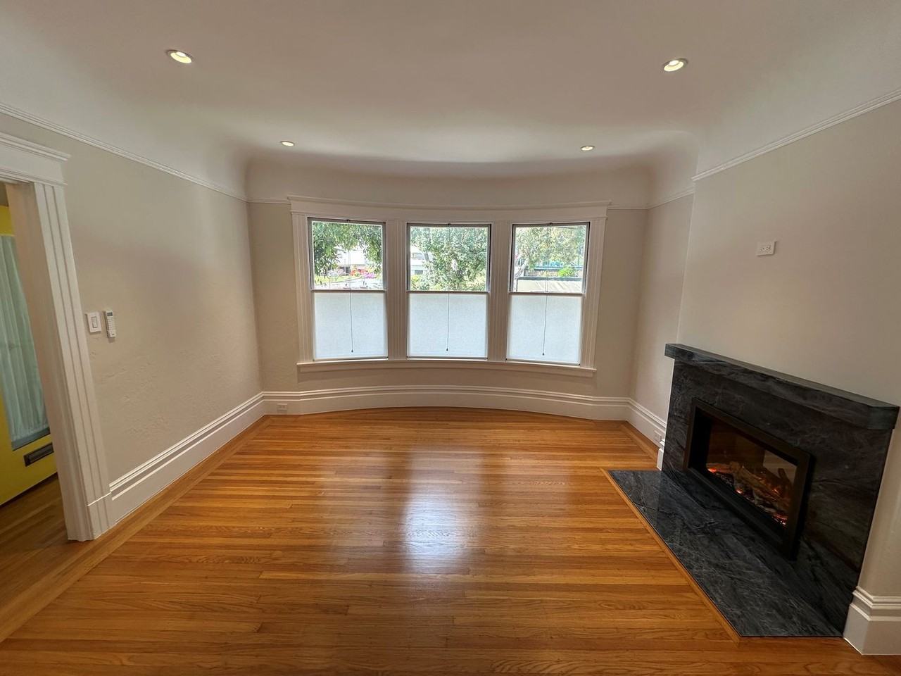 219 Lake St - Photo 2 of 20