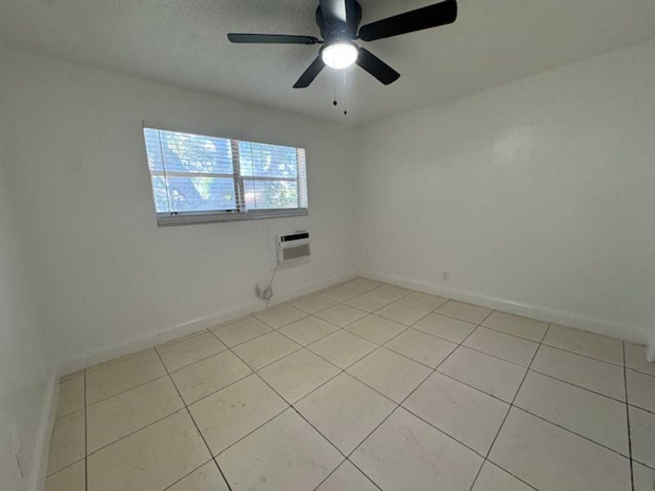 6031 Polk St Hollywood, FL 33024 - Photo 4 of 7