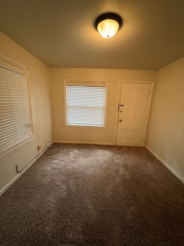 1712 F St #3 Downstairs 1bed/1bath - Photo 3 of 11