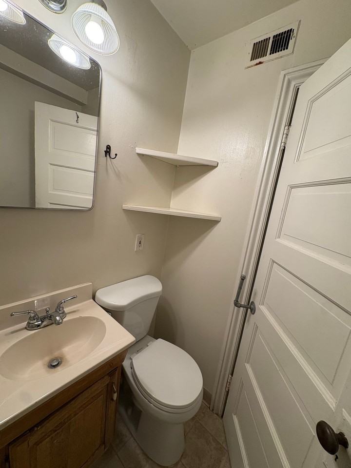 1712 F St #3 Downstairs 1bed/1bath - Photo 5 of 11