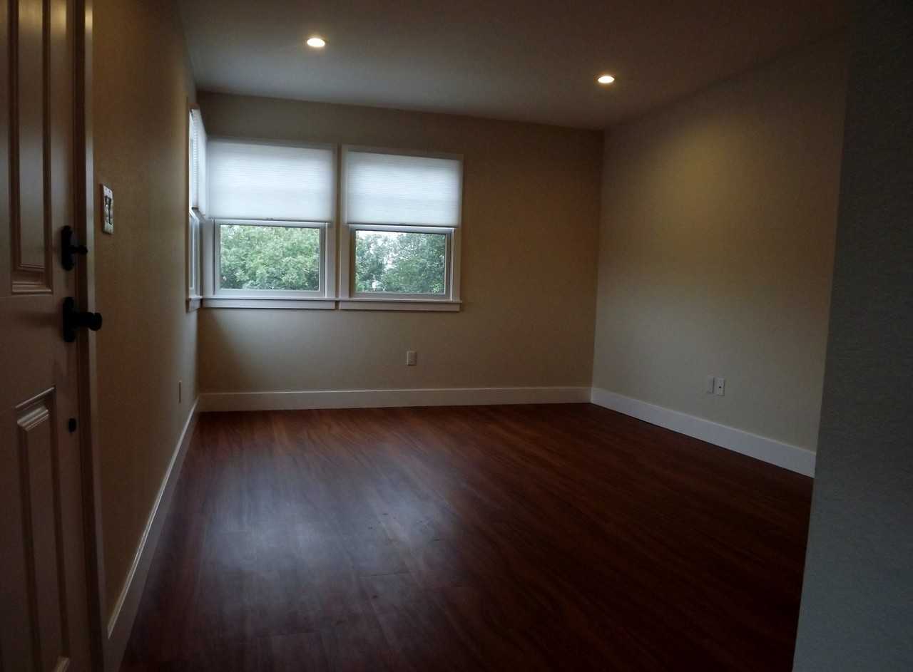 722 7th St - Photo 2 of 3