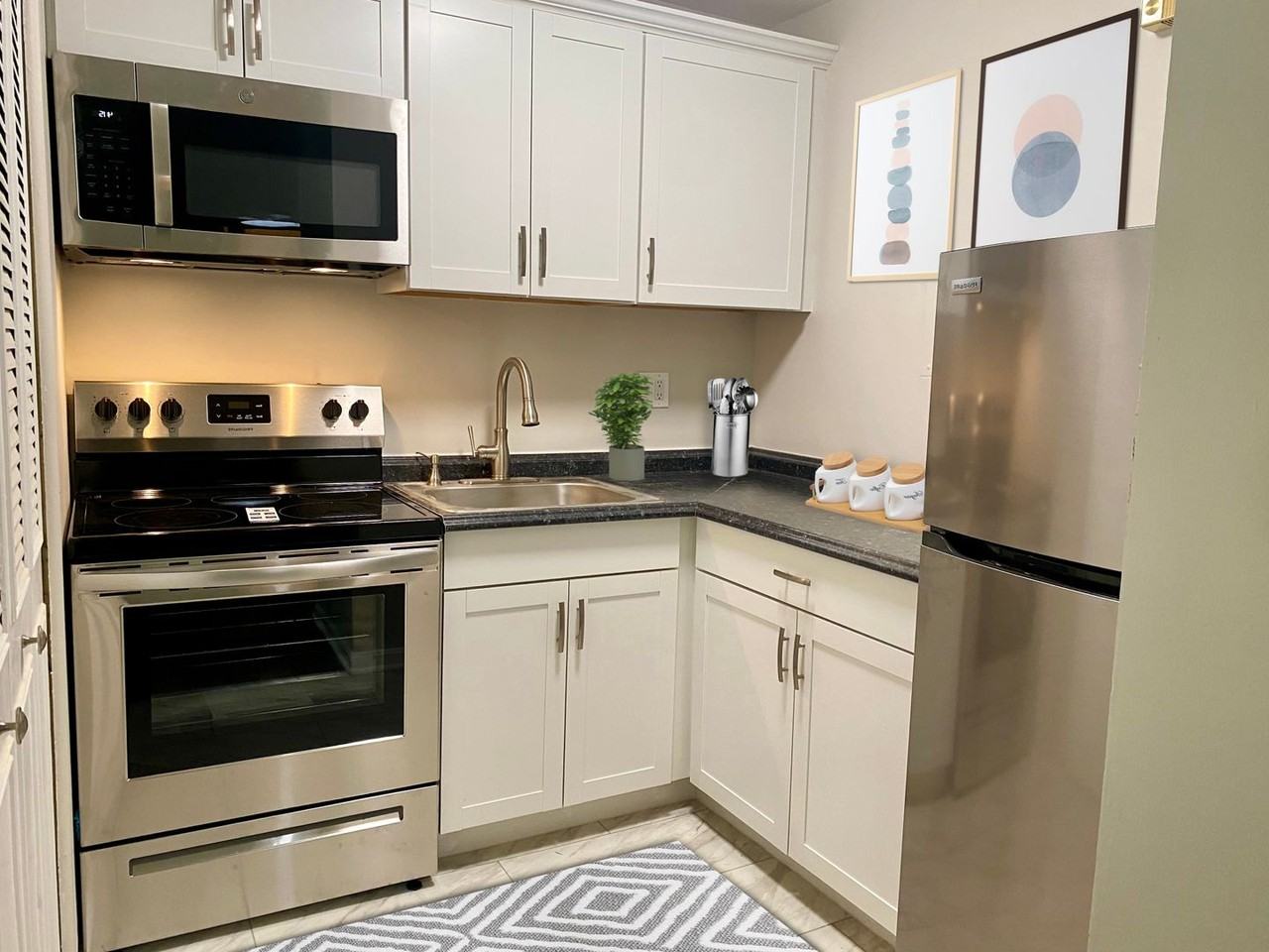 2600 Le Blanc Ct. - Photo 3 of 27