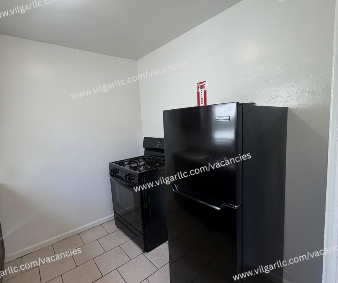 2315 Buchanan St - Photo 5 of 16