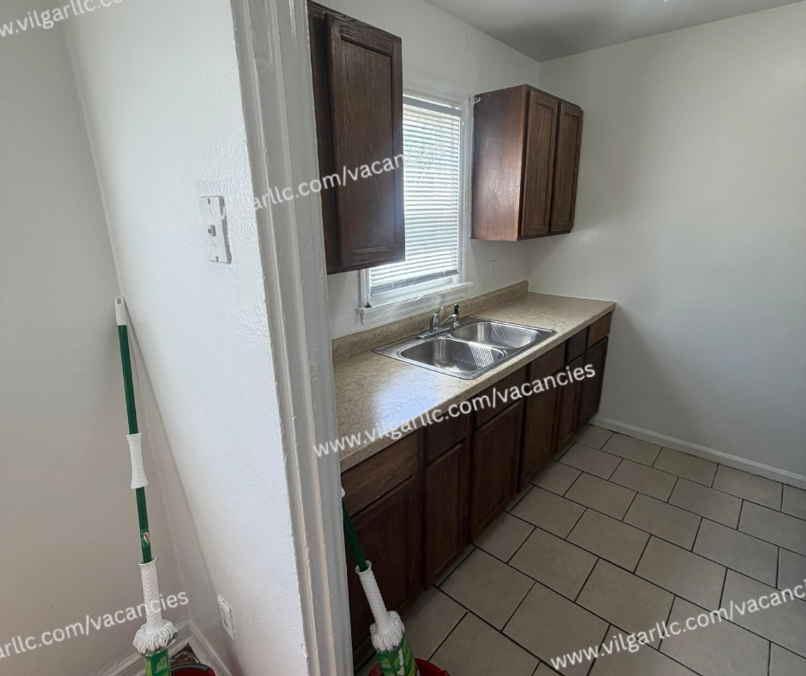 2315 Buchanan St - Photo 6 of 16