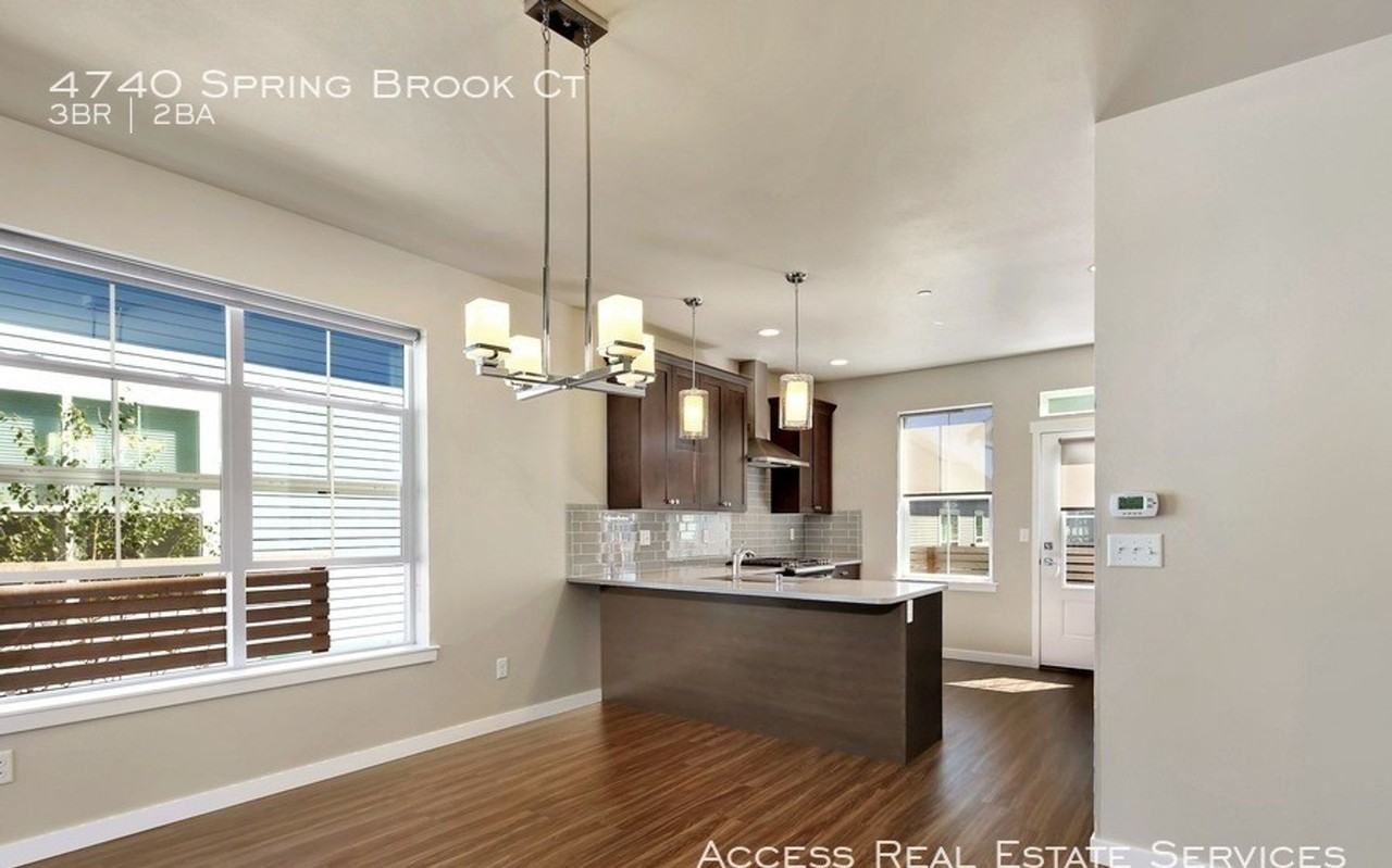 4740 Spring Brook Ct - Photo 7 of 34