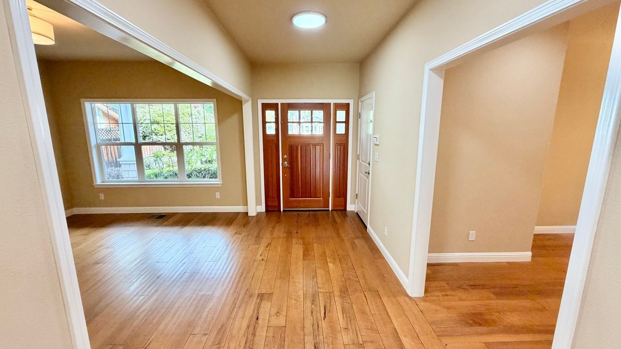 454 Mountain View Ave - Photo 2 of 35