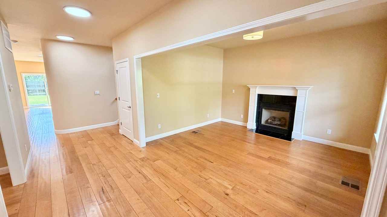 454 Mountain View Ave - Photo 3 of 35