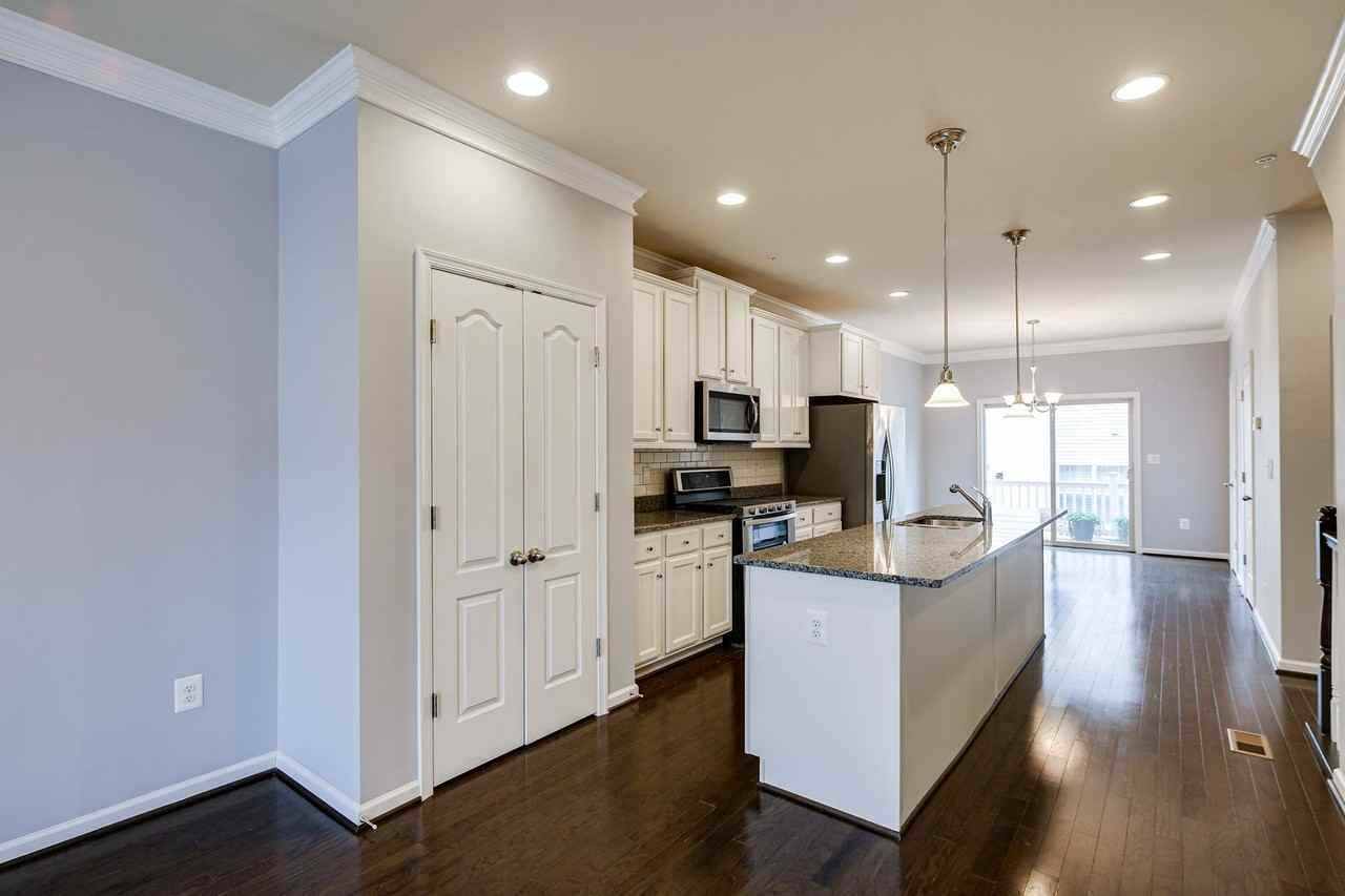 833 Jarrett Ln - Photo 2 of 22