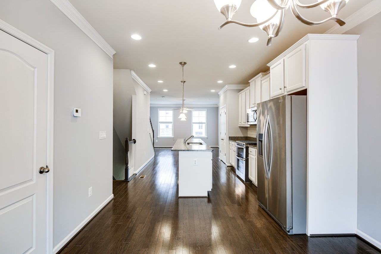 833 Jarrett Ln - Photo 4 of 22