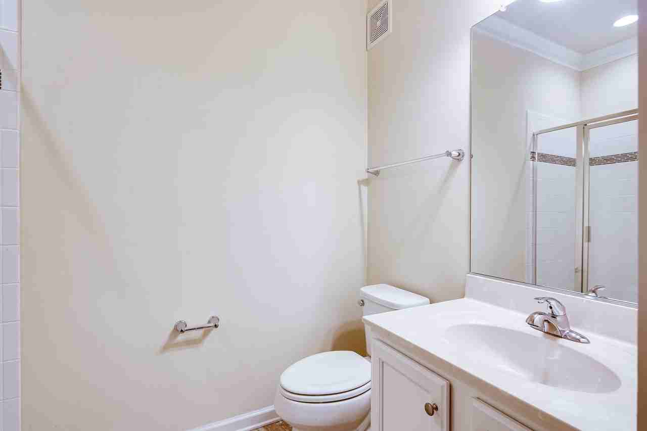 833 Jarrett Ln - Photo 5 of 22