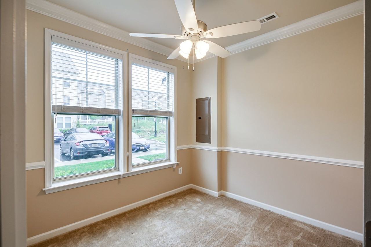 833 Jarrett Ln - Photo 6 of 22