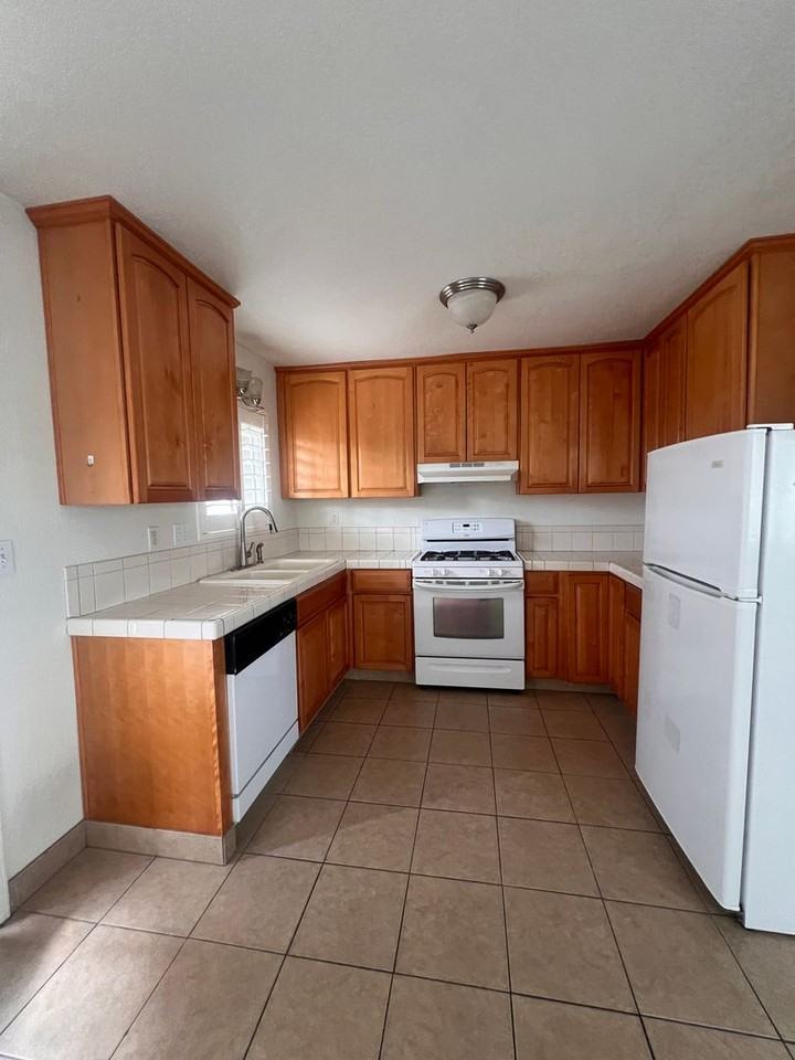 2700 Macdougal St #12 - Photo 4 of 12