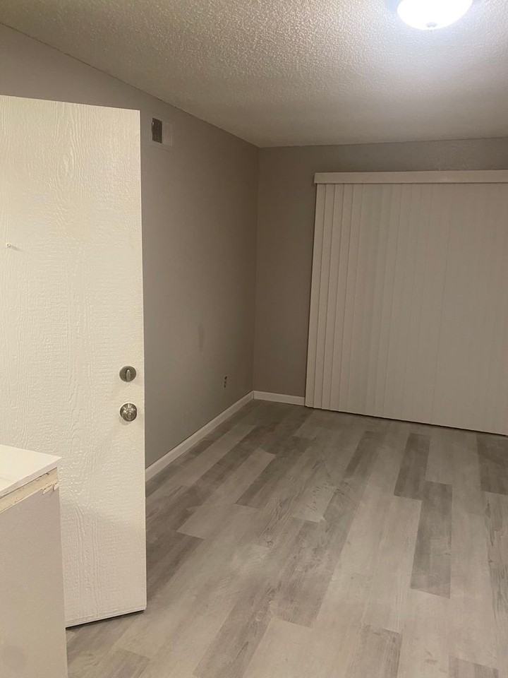 851 W San Ysidro Blvd #1 - Photo 5 of 5