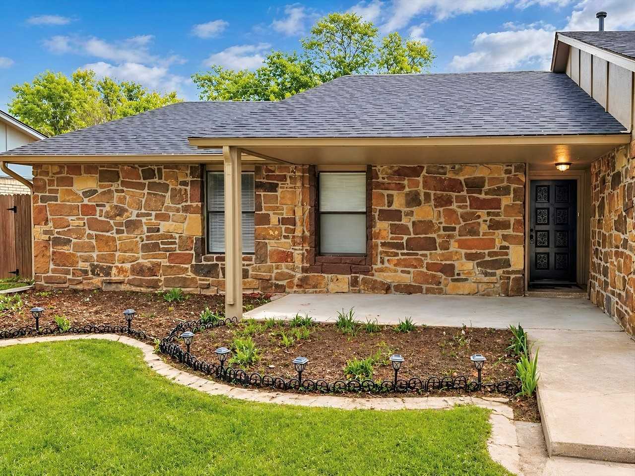 11524 S Franklin Ave - Photo 2 of 21