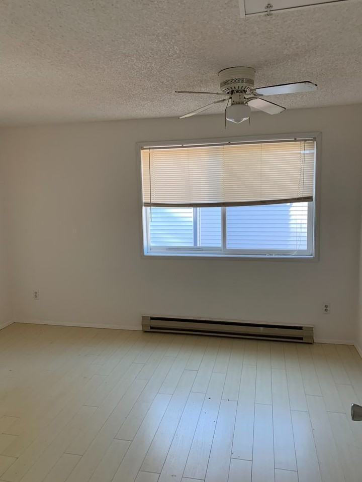 37 146th Ave Se - Photo 5 of 11